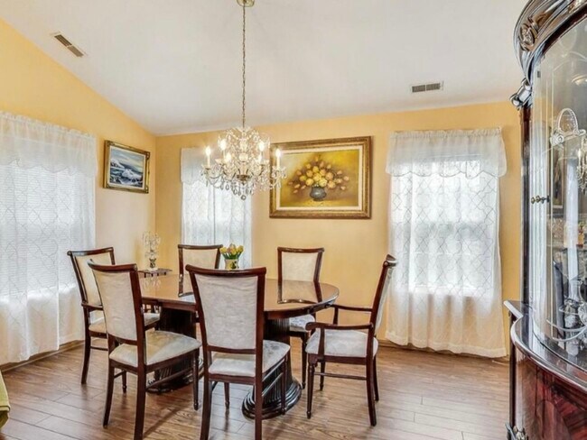 Foto del edificio - 2949 Stonewater Dr