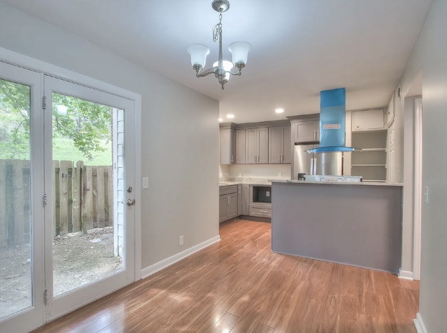 Building Photo - Newly Renovated 3-Bedroom in Hickory Valley Condos, Community Pool and Pet Friendly!