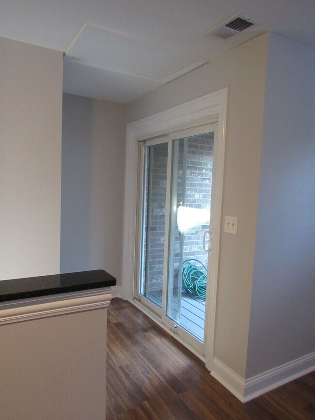 Foto del edificio - 35 Foxcroft Rd