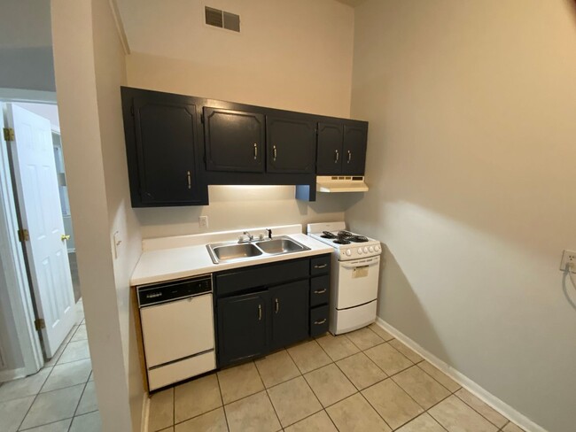 Building Photo - 1BR/1BA For Rent