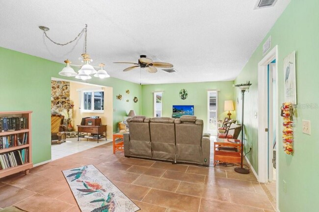 Building Photo - 16038 Tree Line Dr