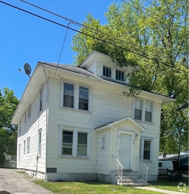 Building Photo - 734 Riverside Dr