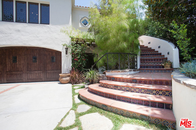 Building Photo - 10155 Toluca Lake Ave