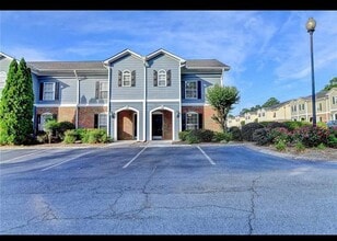 Building Photo - 810 Summer Pl NW