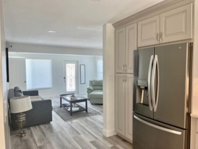 Foto del edificio - 200 NE 56th St