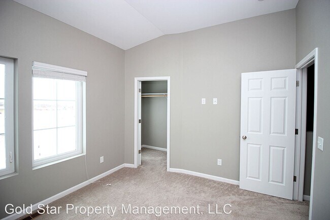 Building Photo - 2 br, 2.5 bath House - 3161 Sullivan Lp