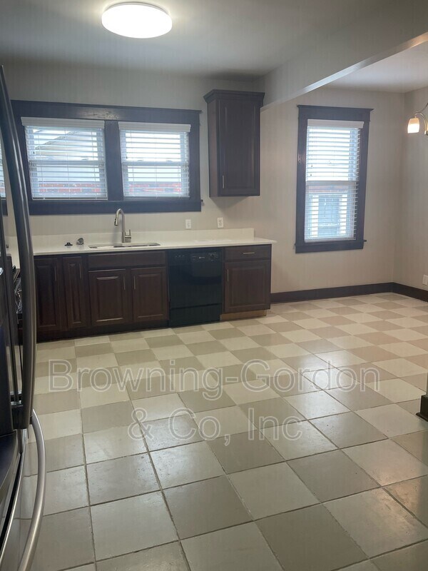 Foto del edificio - 914 Caruthers Ave