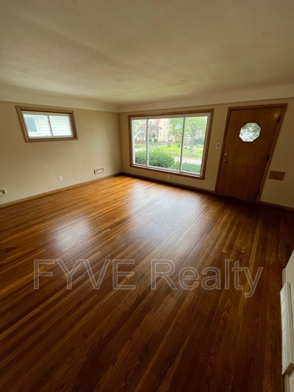 Building Photo - 8017 Fernhill Ave