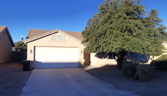 Building Photo - 3+2 Stylish and comfortable place to call home!