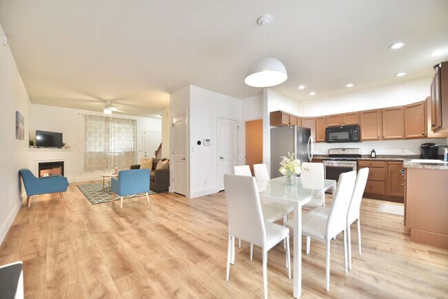 Foto del edificio - Charming 3 Bedroom, 2.5 Bathroom Home Fully Furnished in Benton Harbor Close to Lake Michigan and...