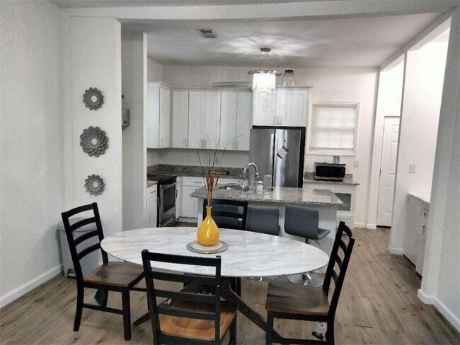 Foto del edificio - 929 N Grand Ave NW