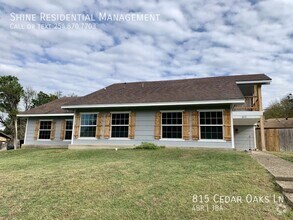 Building Photo - 815 Cedar Oaks Ln