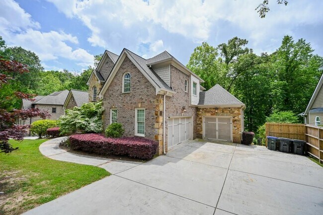 Building Photo - 980 Pine Grove Rd