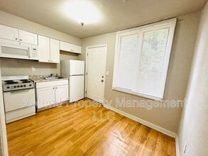 Building Photo - 217 Sequoia Dr