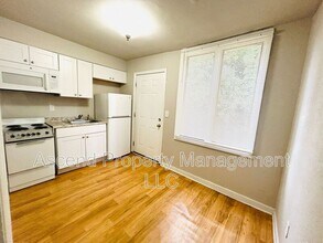 Building Photo - 217 Sequoia Dr