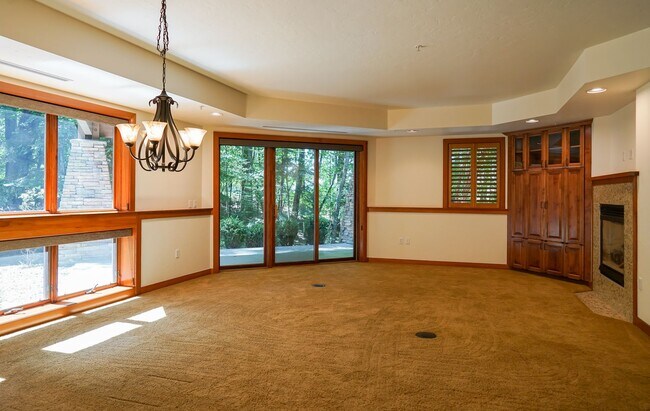 Building Photo - Condo at Ridgepointe