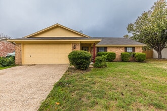 Building Photo - 112 Marylee Dr