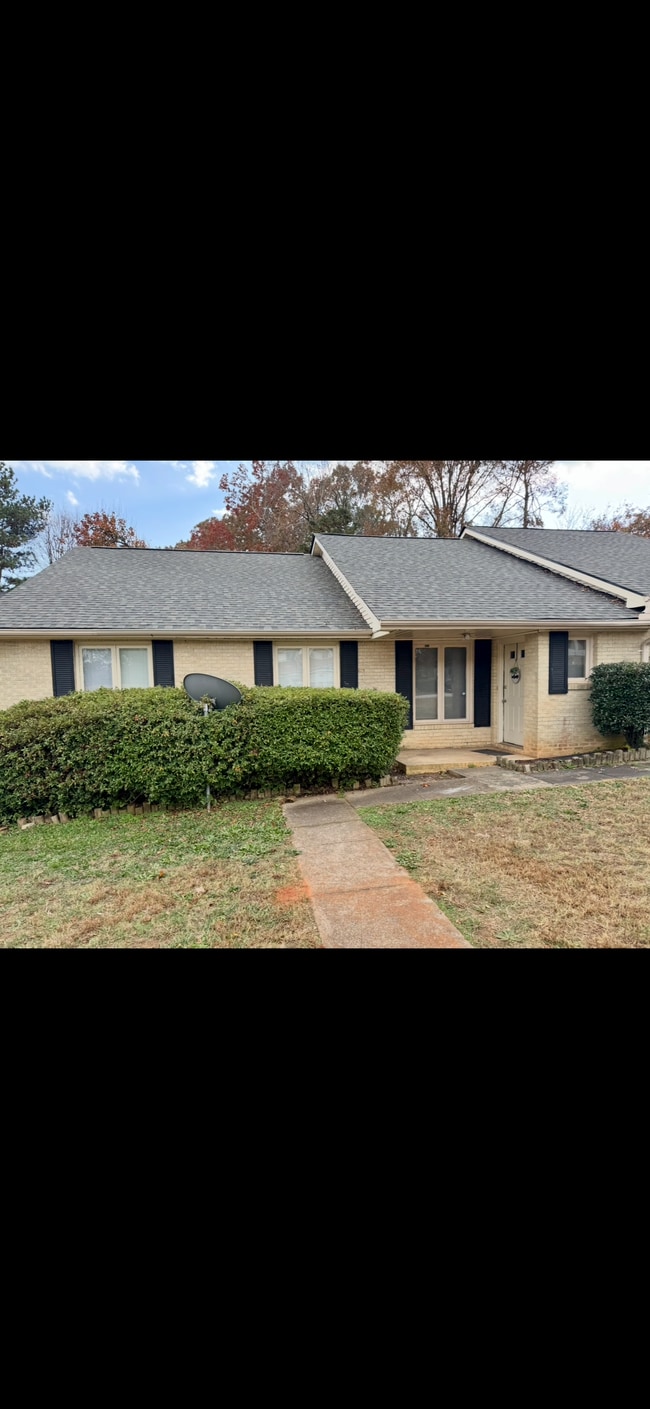 Building Photo - 2137 Fairway Ct SE