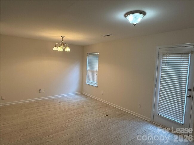 Building Photo - 4820 Lynn Lee Cir