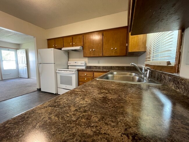 Building Photo - 2220 Chanticleer St