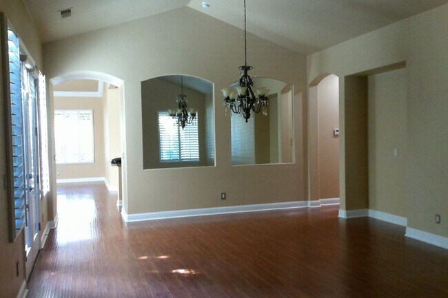 Foto del edificio - Beautiful 3 Bedroom 3 Bath home in Clovis