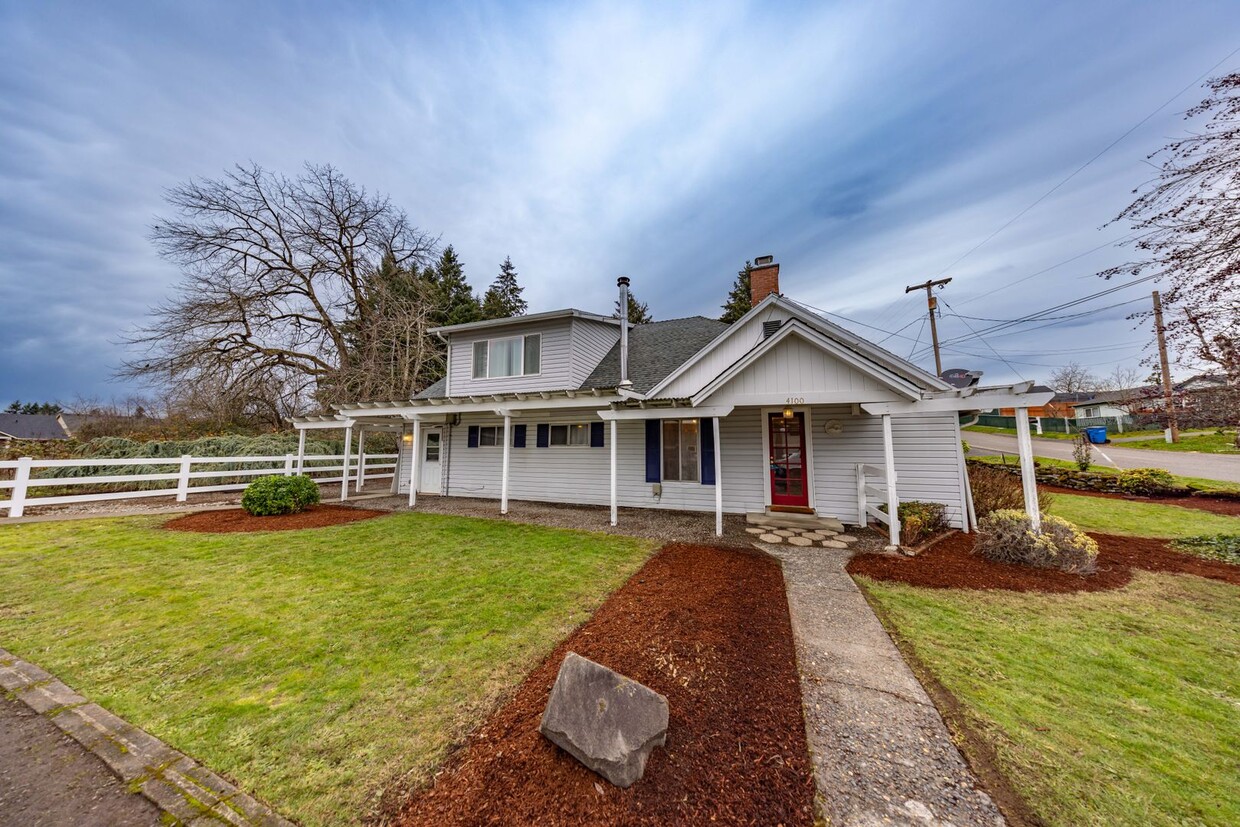 Primary Photo - Farm House in Vancouver - Updated with AC