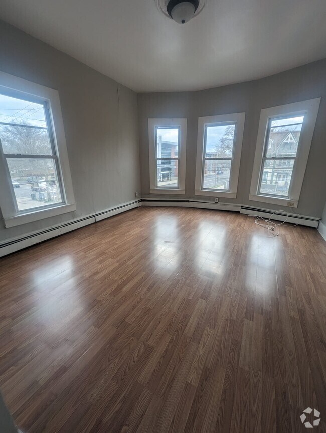 Trowbridge Square Historic District Apartments for Rent with Hardwood