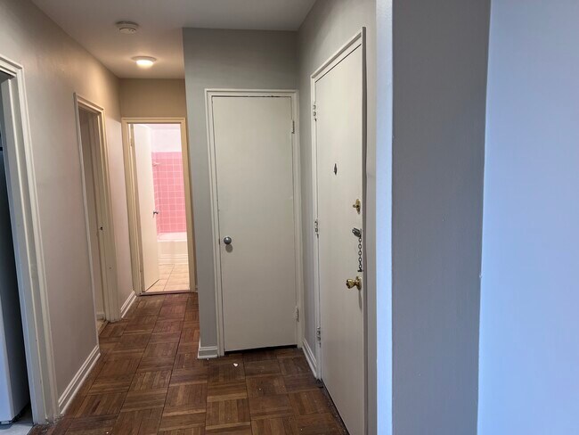 Pasillo - 11820 Edgewater Dr