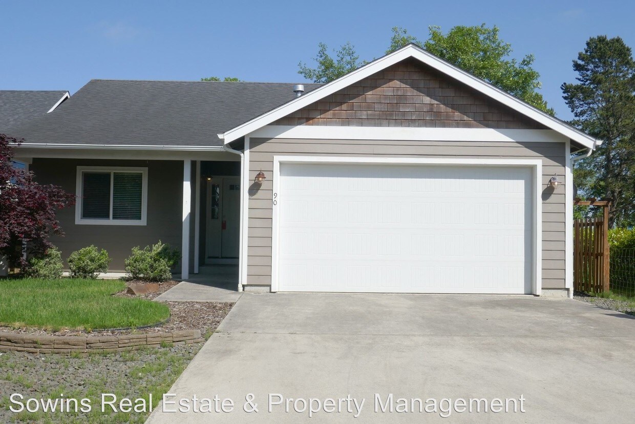 Primary Photo - 3 br, 2 bath House - 90 NW Birch Ave.