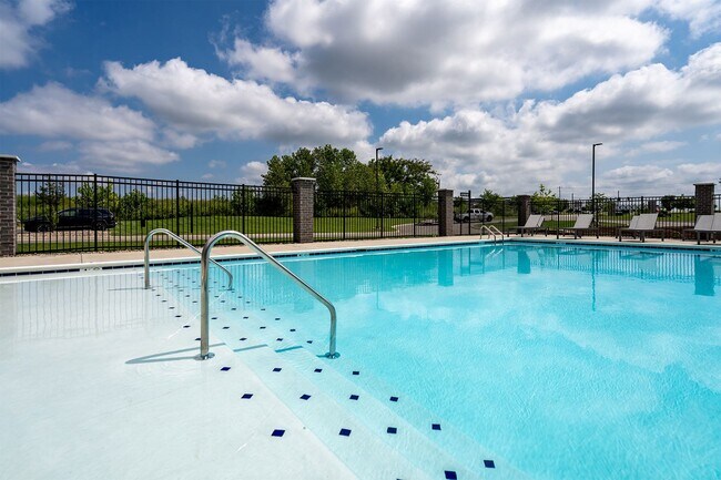 Piscina - The Flats of River Ridge
