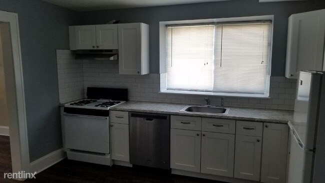 Building Photo - 4159 N Narragansett Ave