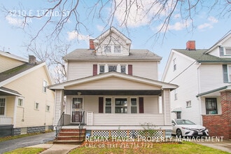 Building Photo - 3210 E 132nd St