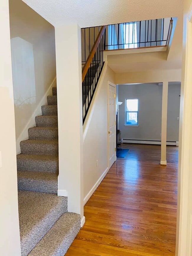 Building Photo - 70 Old Town Rd