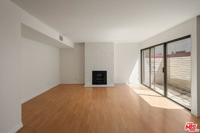 Foto del edificio - 1805 S Barrington Ave