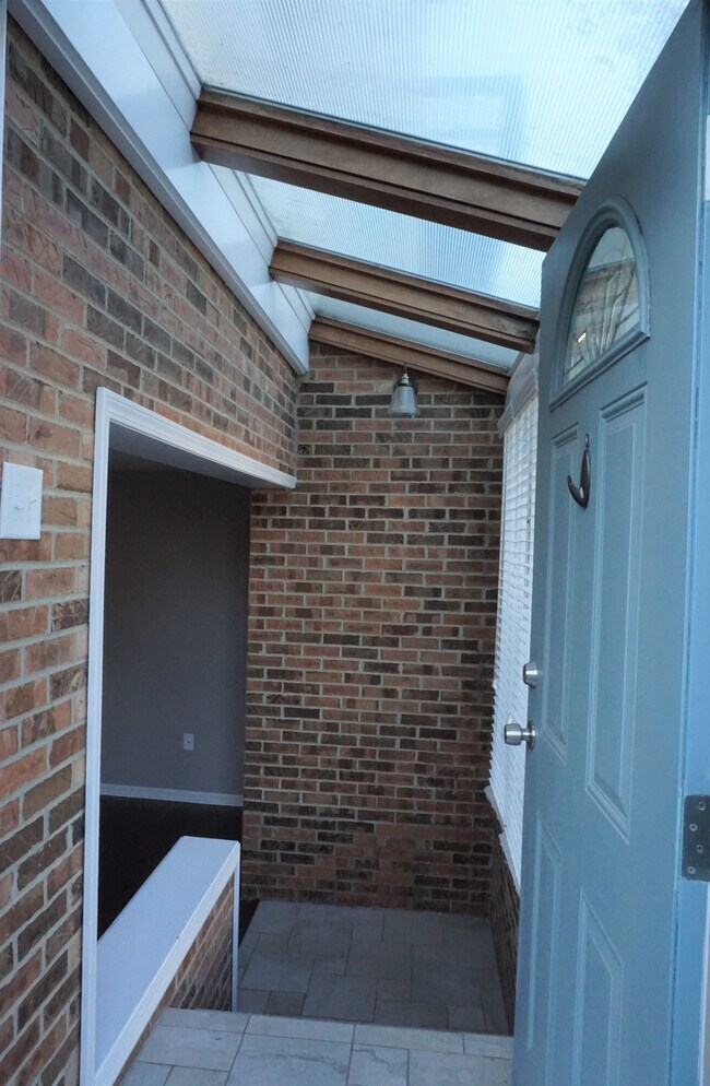 Foto del edificio - 114 Pinewood Dr