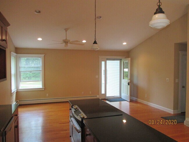 Building Photo - 22 Jaybird Ln