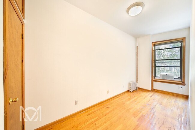 Building Photo - 334 W 71st St