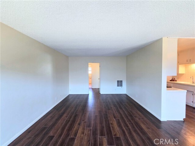 Foto del edificio - 120 Alamitos Ave