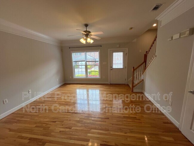 Foto del edificio - 2425 Madeline Meadow Dr
