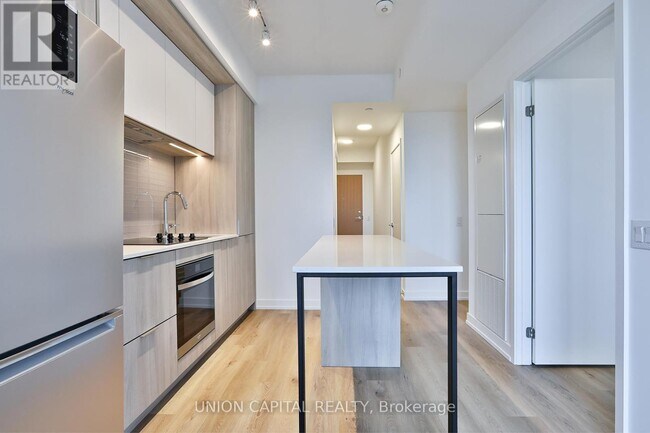 Building Photo - 395 Square One Dr