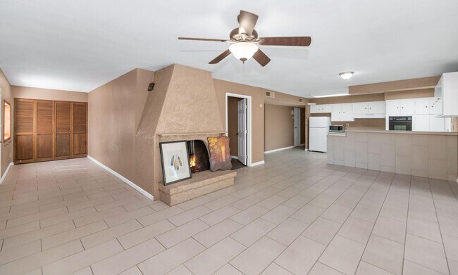 Building Photo - 1128 E Broadmor Dr