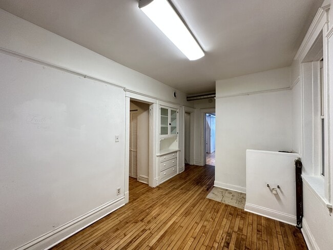 Building Photo - 3422 N Lincoln Ave