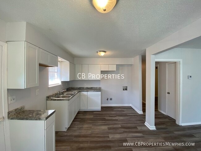 Building Photo - New Flooring!!