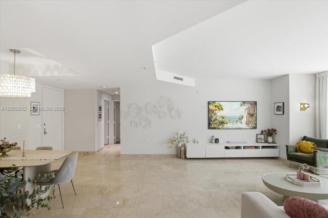 Building Photo - 801 Brickell Key Blvd