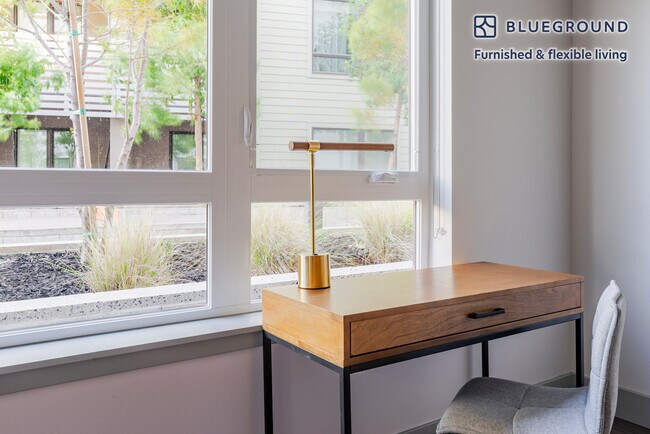 Building Photo - 1800 Lacassie Ave