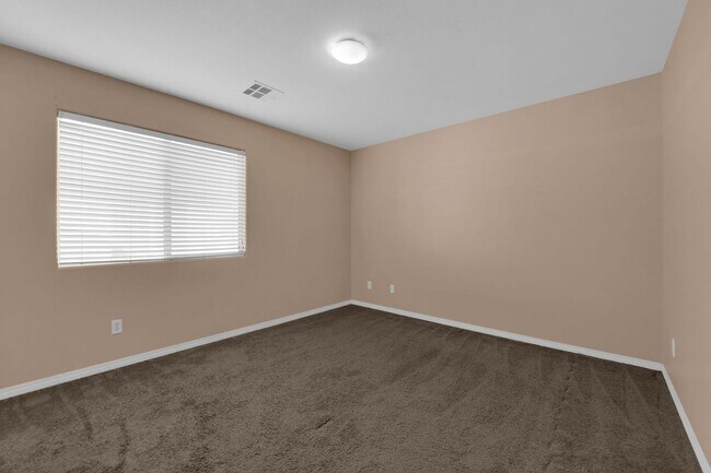 Building Photo - 7330 Phlox Rd