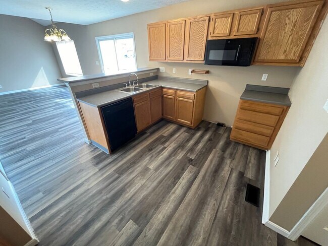 Foto del edificio - 905 Providence Ct