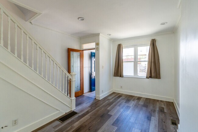 Building Photo - Lovely 3 bedroom, walking distance to Pass...