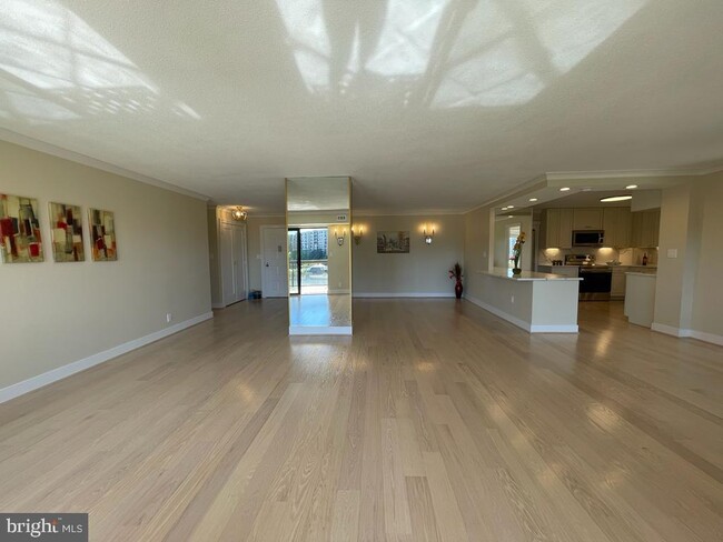 Foto del edificio - 8370 Greensboro Dr