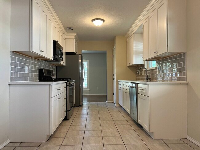 Foto del edificio - 2401 Westridge Dr
